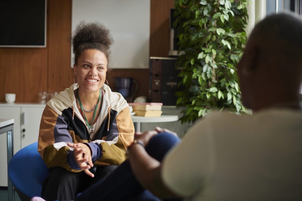 Young woman receiving free pregnancy support at Waterleaf in Aurora, Illinois.